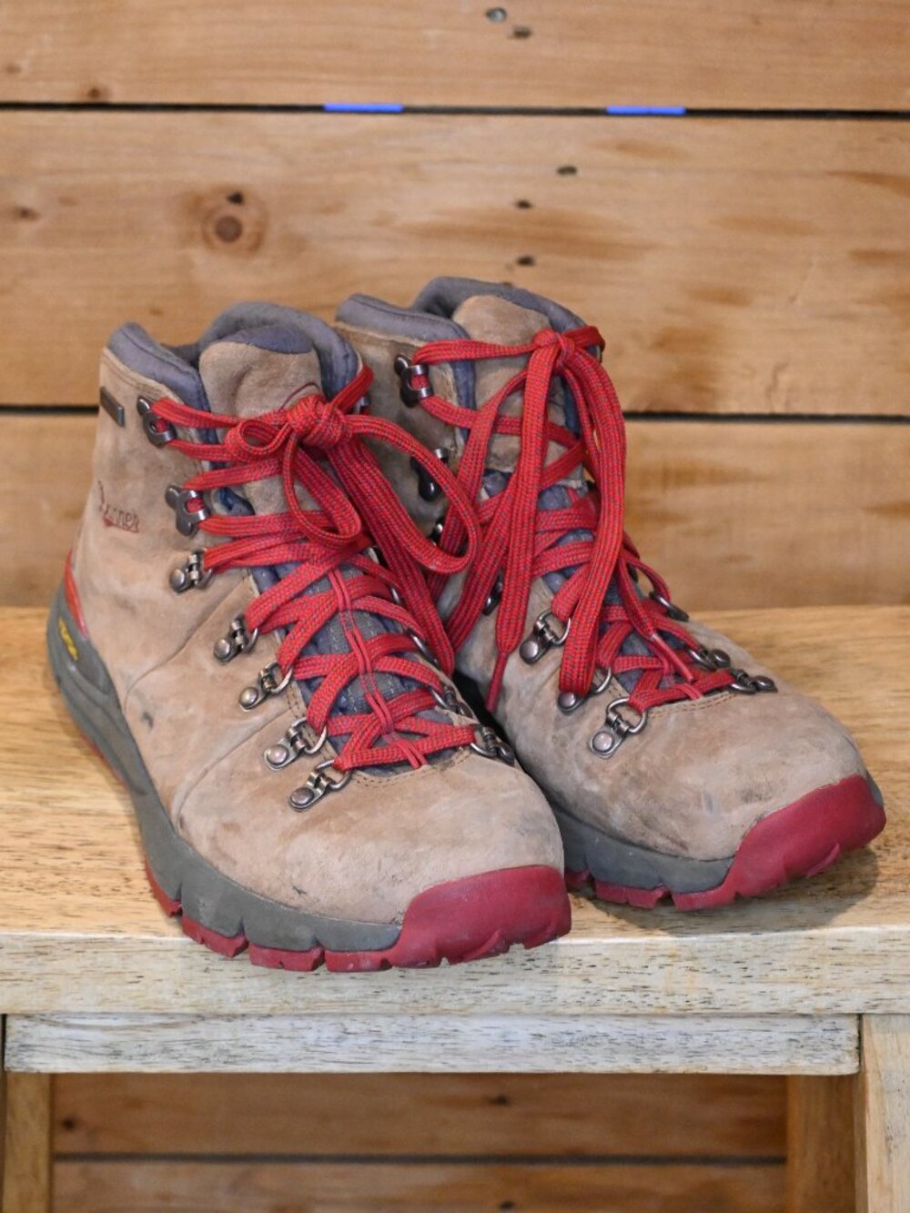Danner Mountain 600 Waterproof Hiking Boots in Brown & Red - WM 8 / EU 38.5